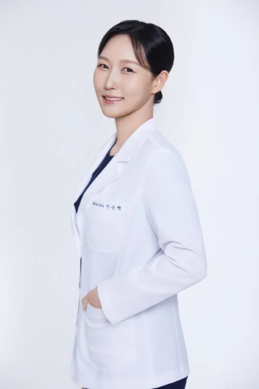 Dr. Seonhaeng Lee — Director of Aesthetic Medicine, Dear Clinic
