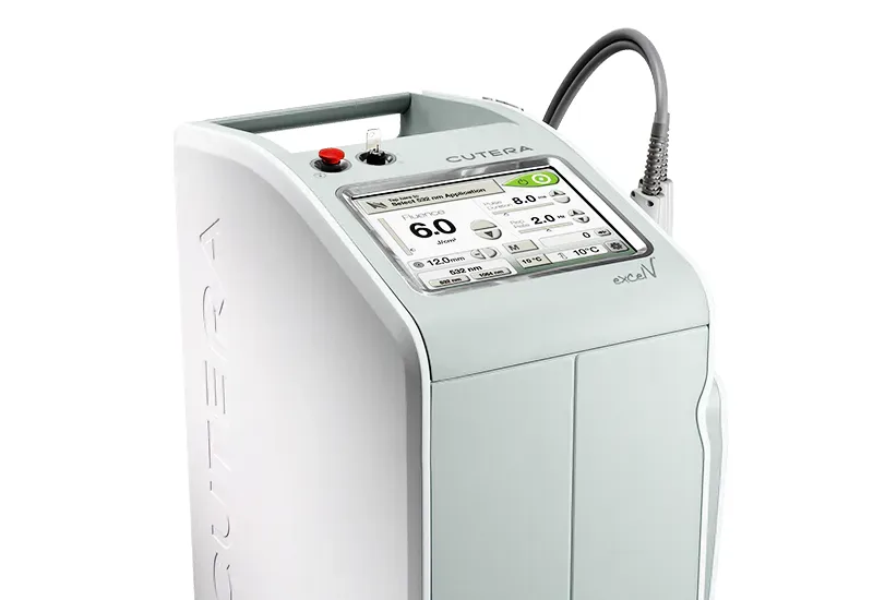 Plataforma láser Cutera Excel V de 532 y 1064 nm en la sala de tratamiento de Dear clínica, Cheongdam