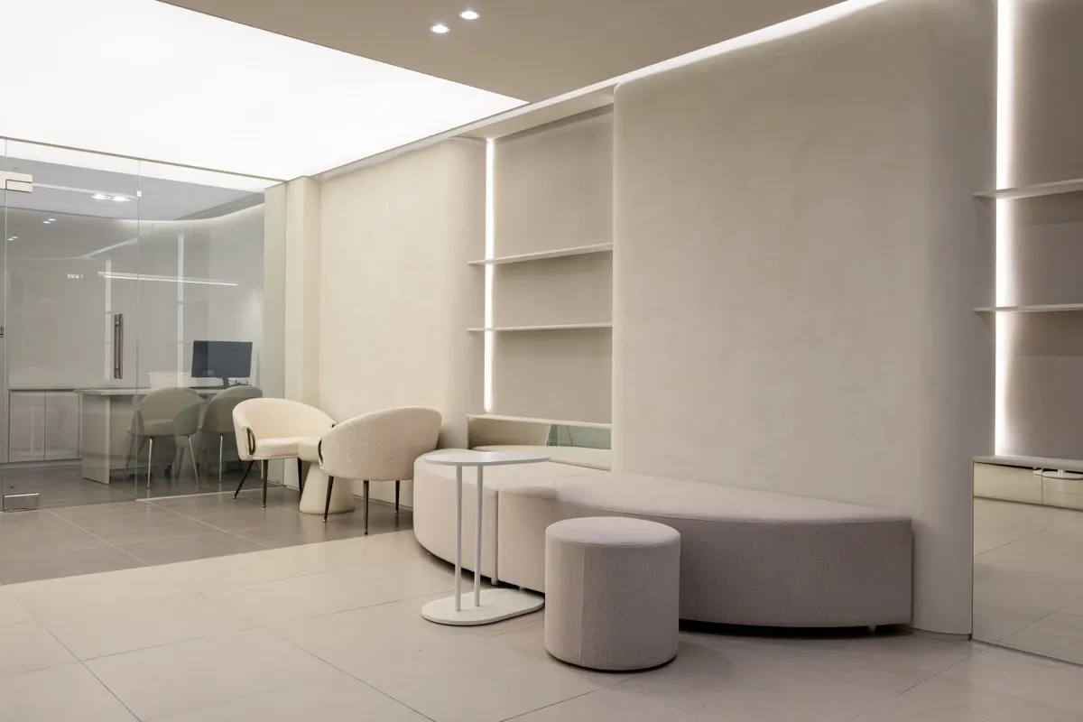 Dear Clinic Cheongdam — waiting lounge