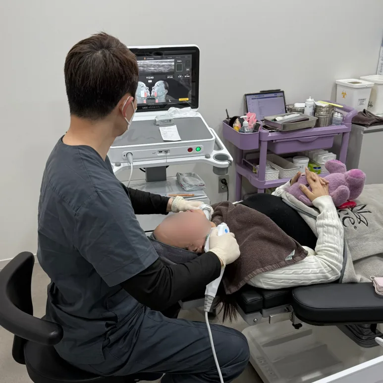 Ultherapy Prime console showing the live ultrasound image of the skin layers during treatment at Dear Clinic